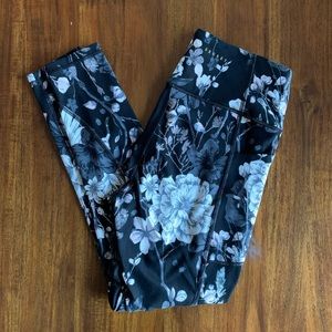 Flow On Point Essential High Rise Pocket Legging